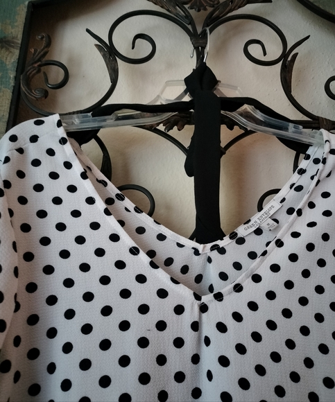 Green Envelope Wht/Blk Polka Dot Blouse W/Bell Sleeves Size M. NWOT - Picture 4 of 7